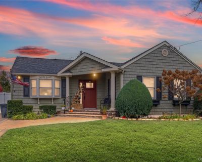 3 Bedroom 1BA 1081 ft Single Family House For Sale in Babylon, NY