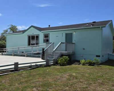 3 Bedroom 2BA 1276 ft Pet-Friendly Apartment For Rent in Hoquiam, WA