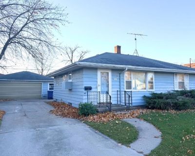 3 Bedroom 1BA 988 ft Single Family House For Sale in Oshkosh, WI