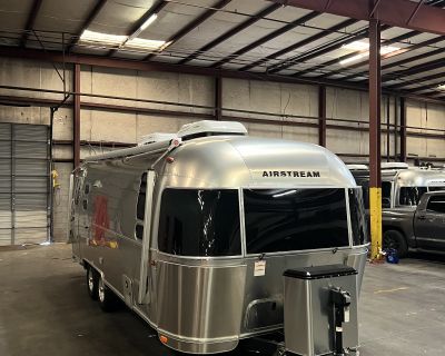 2022 Airstream GLOBETROTTER 25FB TWIN