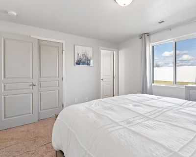 Pet friendly $4,767 per month room to rent in Moses Lake North