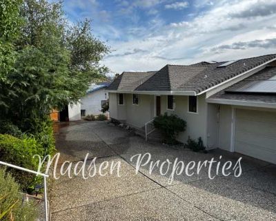 3 Bedroom 2.5BA 1840 ft Pet-Friendly Apartment For Rent in Kelly Ridge, CA