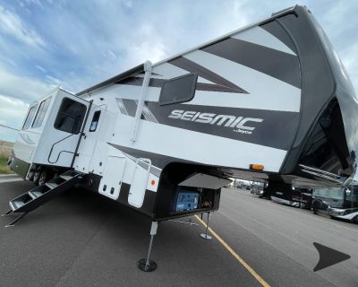 2025 Jayco Seismic 395
