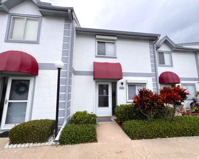 2 Bedroom 2BA 1120 ft Apartment For Rent in Cape Canaveral, FL