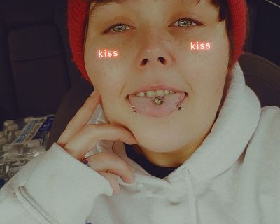 I have cute cats I keep to myself you'll hardly know I'm there unless you wanna be friends that's cool too.