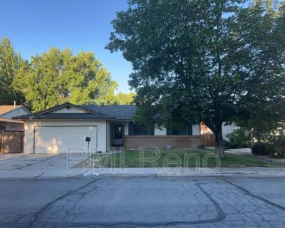 3 Bedroom 2BA 1414 ft Pet-Friendly Apartment For Rent in Sparks, NV