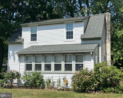 3 Bedroom 1BA 986 ft Single Family House For Sale in Mantua, NJ