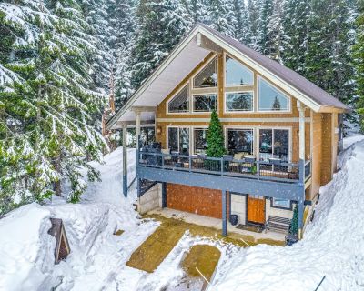 4 Bedroom 3BA Retreat Vacation Rental in Creek Run Lodge Entire Property, Snoqualmie Pass, WA