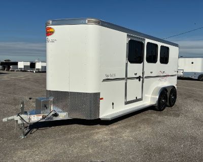 Experience the journey with this new Sundowner Trailers SuperTack SS3HBP Fifth Wheel. Designed for those who value comfort and convenience on the road. This coach offers the perfect setup for your next adventure, whether it's a weekend getaway or an extended stay. With a GVWR of 3,680 lb, it provides a solid foundation for your travels. --- Visit in person to see this coach and use the contact ...