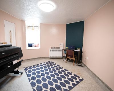 Newly renovated private offices. Unfurnished.. Newly renovated private offices. Unfurnished.