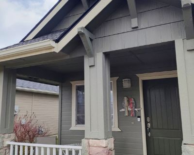 Hi I'm Allison I love hiking, reading, and hanging with my family. I love Jesus and am looking for a Christian roommate :). 3 Bedroom. 2 Bathroom