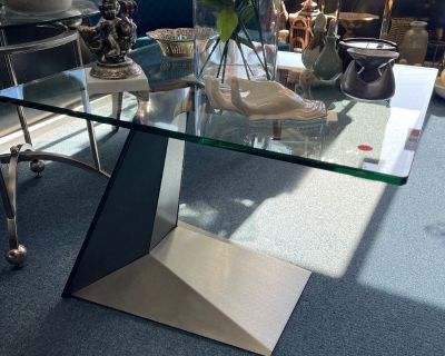 Showcase Flippinit estate liquidation co. 3 day blowout