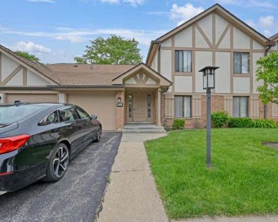2 Bedroom 2BA 1300 ft Condominium For Sale in SCHAUMBURG, IL