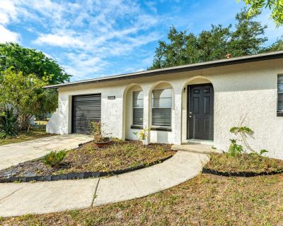 3 Bedroom 1BA 999 ft Apartment For Rent in Titusville, FL