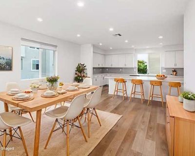 3 Bedroom 4BA 2081 ft Condominium For Sale in CARLSBAD, CA