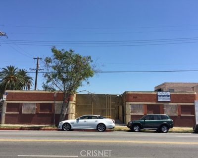 8842 ft Commercial Property For Sale in Los Angeles, CA