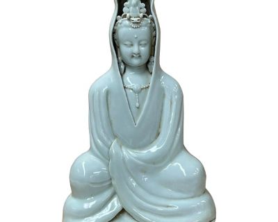 Dehua Blanc De Chine White GuanYin Bodhisattva Porcelain Statue