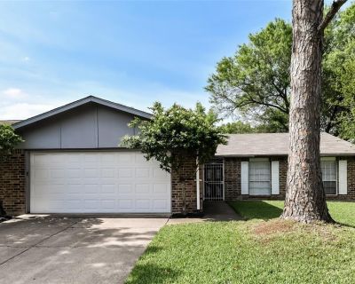 3 Bedroom 2BA 1868 ft Single Family Detached House For Rent in Houston, TX