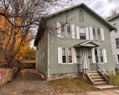 2 Bedroom 1BA 930 ft Apartment For Rent in Waterbury, CT