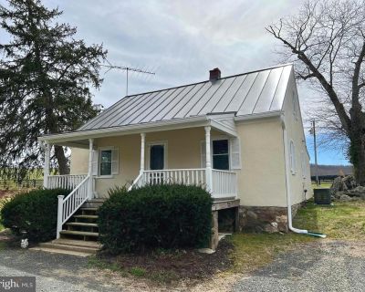3 Bedroom 1BA 1250 ft Apartment For Rent in The Plains, VA