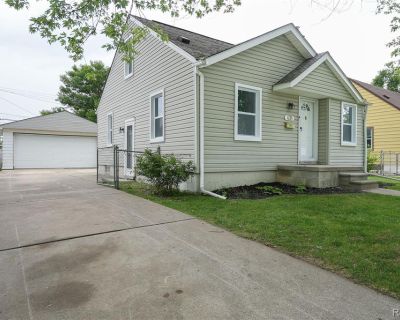 3 Bedroom 1BA 1088 ft Single Family House For Sale in Lincoln Park, MI