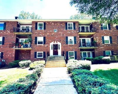 2 Bedroom 1BA 942 ft Condominium For Sale in FAIRFAX, VA