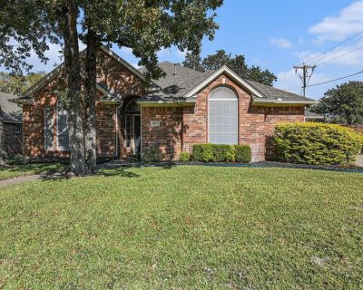 3 Bedroom 2BA 2352 ft Single Family House For Rent in Keller, TX