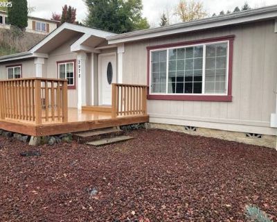 3 Bedroom 2BA 1968 ft Manufactured Home For Sale in ROSEBURG, OR