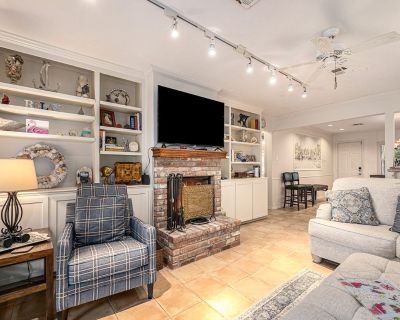 4 Bedroom 3BA House Vacation Rental in Pink Flamingo Hideaway, San Leon, TX