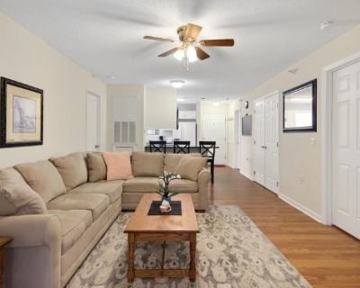 Deposit: $625.00 * Utilities included?: No * Fees apply?: No. References are not required. Non-smoking. Furnishings: Furnished * Disabled access: * Living room: shared. Availability Available Dec 01 2025 Minimum term 1 month Maximum term None. st month FREE! bedroom & private bathroom available in a bedroom condo. Each bedroom has its own private bathroom. Other female students currently occupy...