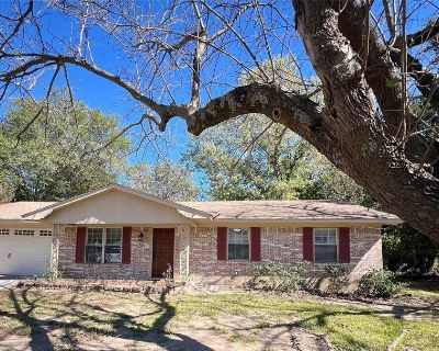 3 Bedroom 2BA 1430 ft Single Family House For Rent in Paris, TX