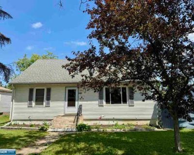 4 Bedroom 2BA 1872 ft Single Family Home For Sale in HIBBING, MN