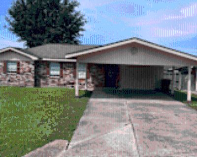 3 Bedroom 1BA House For Rent in Lafayette, LA 821 Fairmont Ln