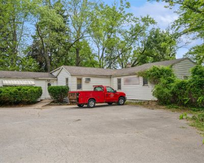 3985 ft Commercial Property For Sale in Bridgman, MI