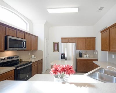 Deposit: $175.00 * Utilities included?: Yes * Fees apply?: Yes. References are not required. Non-smoking. Furnishings: Furnished * Disabled access: * Living room: shared. Availability Available Now Minimum term 1 month Maximum term None. Private furnished room for rent. Sun Filled 5 Bedroom Retreat Near Downtown Dallas Light streams into this true five bedroom home just minutes from downtown. A...