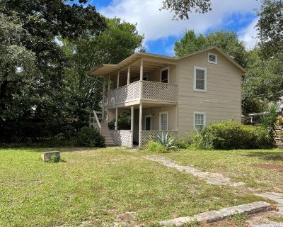 1 Bedroom 1BA 400 ft House For Rent in Valparaiso, FL