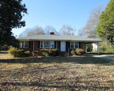 Exclusively offered by MUSE REALTY, LLC. This diverse far-south Charlotte suburb has beautiful gardens, great museums and easy commuter access. Pet friendly Carport Fireplace Range Refrigerator Unit Amenities fireplace range refrigerator Property Amenities pet friendly carport parking. 3 Bedroom. 1.5 Bathroom. 1400 ft