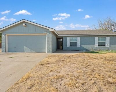 6154 38th St. Welcome to this beautifully renovated rental home located in the highly sought-after Frenship School District! This stunning property offers a perfect blend of modern amenities and comfortable living. Step inside to an open-concept floor plan where natural light flows through every corner. The kitchen is a chef's dream, boasting brand-new granite countertops, stainless steel sink,...