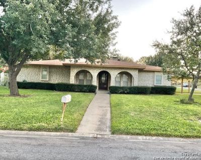 3 Bedroom 2BA Living Area 1707 ft Single Family Home For Sale in DEVINE, TX