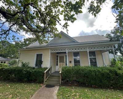 3 Bedroom 2BA 2063 ft Single Family House For Sale in Columbus, TX