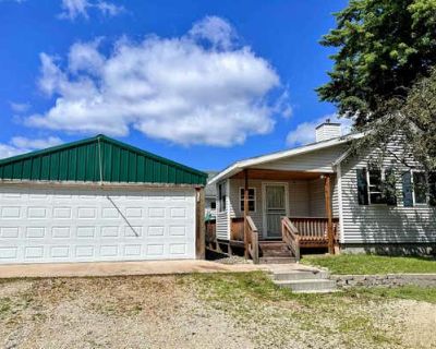 3 Bedroom 2BA 1297 ft Single Family Home For Sale in PRAIRIE DU CHIEN, WI