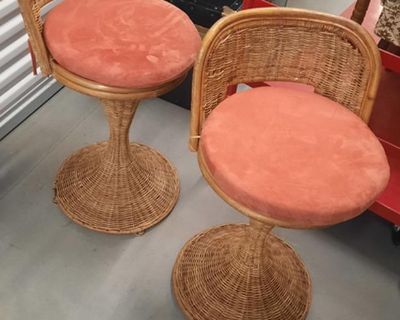 Swiveling wicker chairs