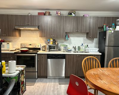 2 Bedroom 1BA 840 ft Apartment For Rent in Maple Ridge, BC