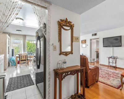 2 Bedroom 2BA 1034 ft Condo For Sale in Los Angeles, CA