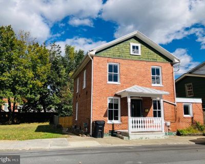 3 Bedroom 1BA 1435 ft Apartment For Rent in Winchester, VA