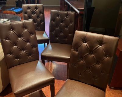 Dark brown parson chairs. Slight wear on the edges, but otherwise in great shape. Fair Chance Policy: I ll wait before choosing a recipient to give more people a chance to reply. Check out the pictures at: