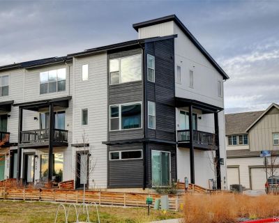3 Bedroom 2BA 1826 ft Townhouse For Sale in Broomfield, CO