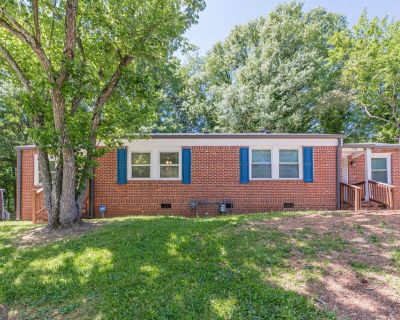 2 Bedroom 1BA 700 ft Single Family House For Sale in Atlanta, GA