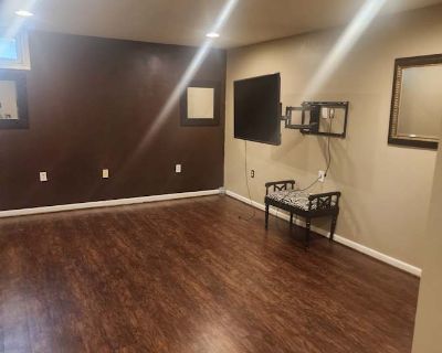 Shared room with own bathroom in a Basement, Waldorf, MD 20601