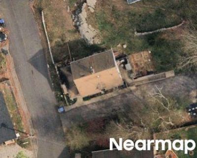 3 Bed 1 Bath Preforeclosure Property in Norwich, CT 06360 - Hedge Ave